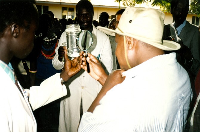 Storia del Cuamm - 1993 visita di Museveni ospedale di Matany