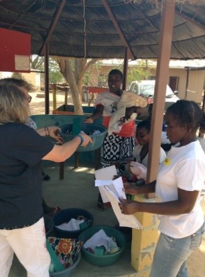 Distribuzione mama kit alle puerpere di Chiulo