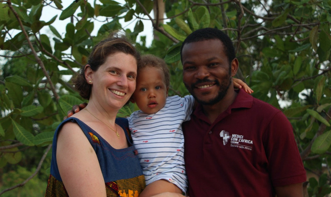 steven ngoma con la famiglia a bonthe sierra leone per Africa Day