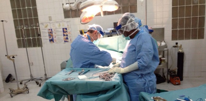 Non solo Ebola: Cuamm ripristina attività chirurgica a Lunsar, Sierra Leone. Nella foto il dr. Riboni