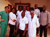 Foto di gruppo al termine del corso di formazione su anestesiologia - Cuamm - Chiulo