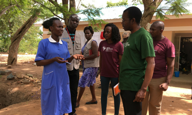 Rhino Camp, Uganda. Peter Lochoro e lo staff di Medici con l'Africa Cuamm visitano il centro di salute di Siripi, gestito dall'infermiera Mary Aguparu