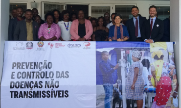 foto di gruppo evento lancio malattie non comunicabili in mozambico