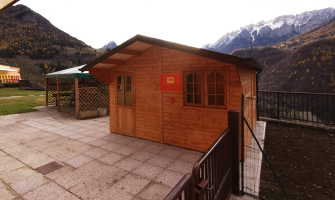 I nuovi spogliatoi allestiti a Vallarsa.